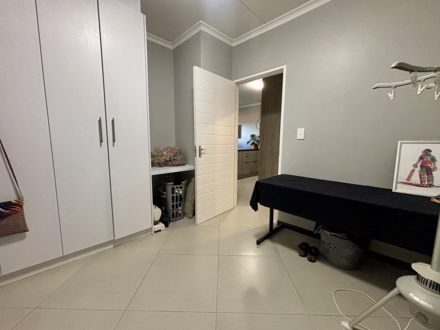 To Let 2 Bedroom Property for Rent in Buh Rein Estate Western Cape